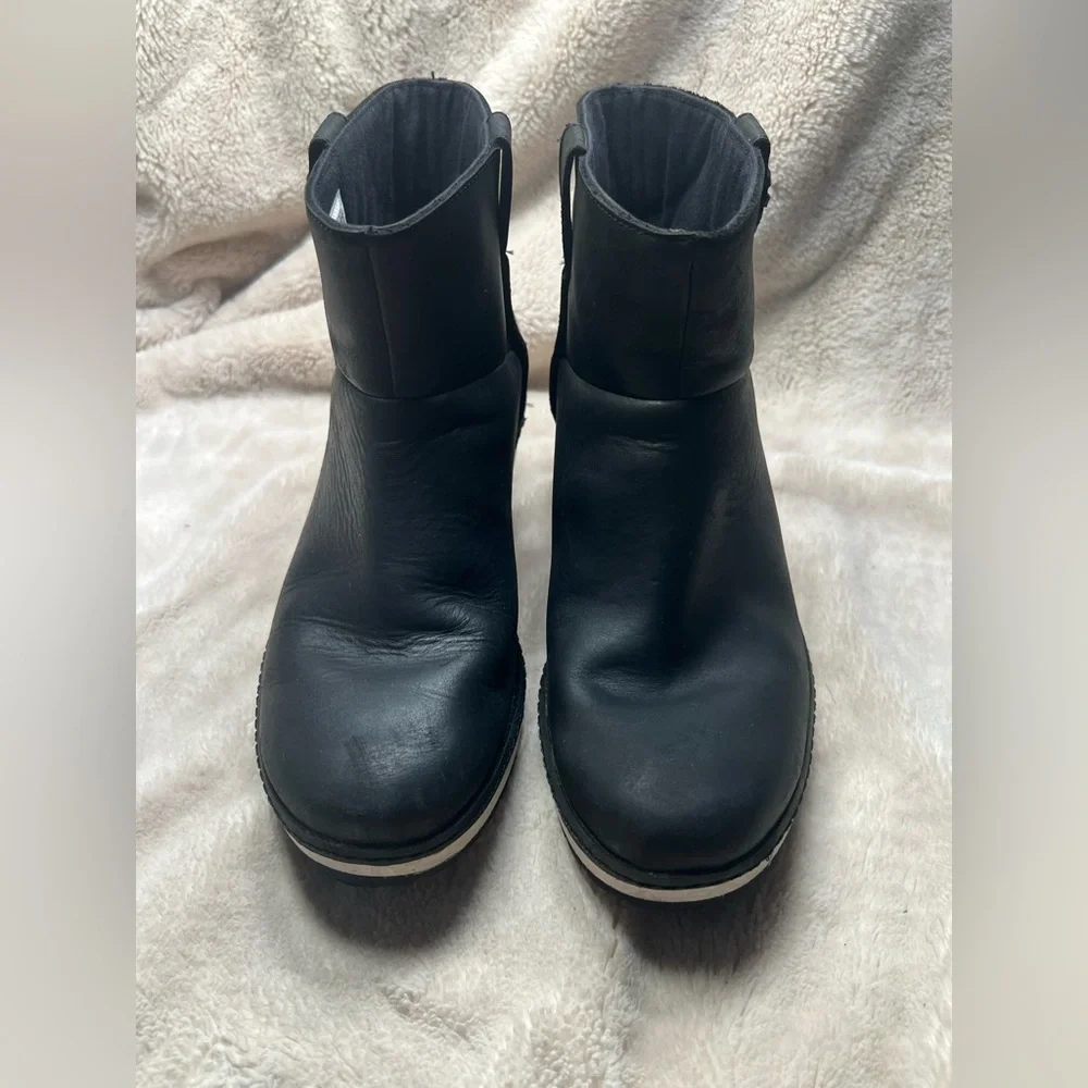 Merrell Halendi Bluff boots black leather with a wedge platform Size 8.5 women